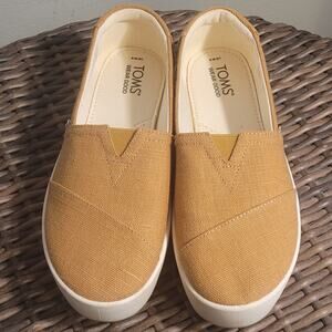 TOMS Mustard Yellow Canvas Slip On Sneakers Women’s Size 9 Comfort Casual Shoes